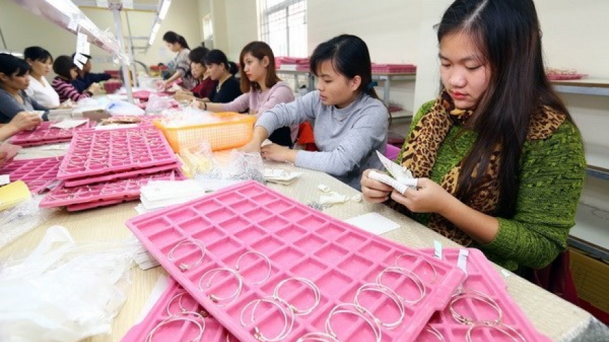 Vietnam boosts trade ties with strategic partners