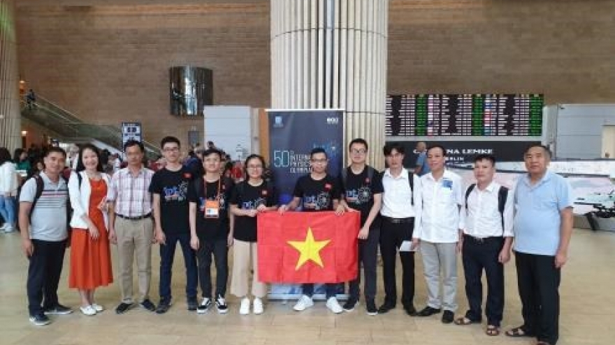 Vietnam wins three golds at 50th International Physics Olympiad