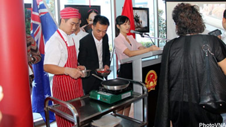 Vietnamese women role, food introduced in Australia