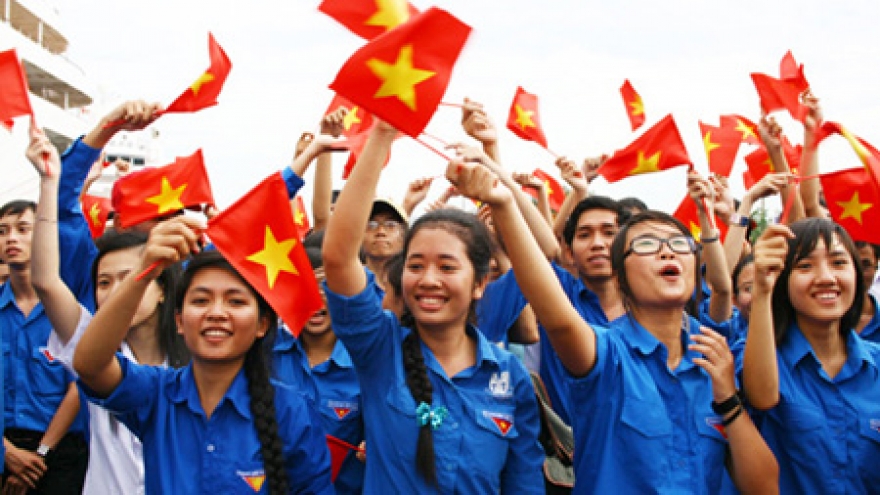 Hanoi students usher in new school year