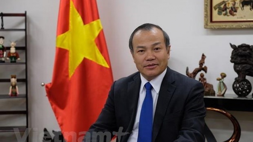 Vietnamese ambassador presents credentials to Marshall President