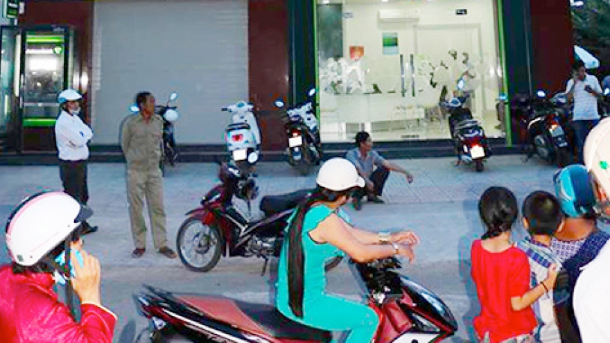 Masked man robs Vietnamese bank, takes away nearly US$90,000