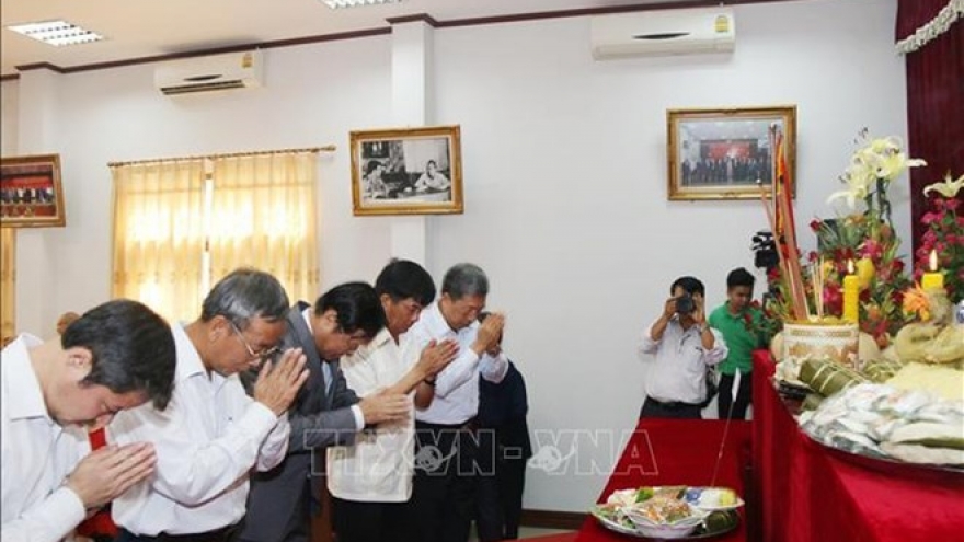 Vietnamese in Laos hold ceremony in honour of Hung Kings