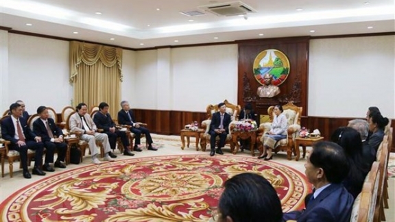 Vietnamese officials visit Laos to strengthen ties