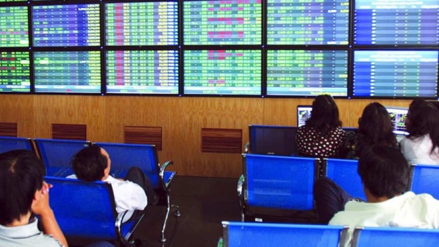 Vietnamese shares slip as global stocks decline