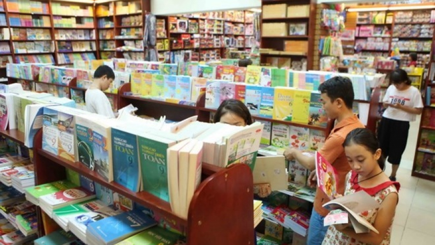 Seminar shares int’l experience in compiling textbooks