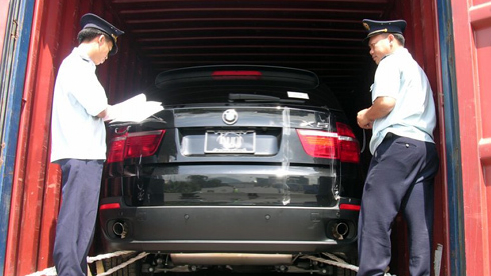 Vietnam ends tax breaks on car imports for overseas Vietnamese