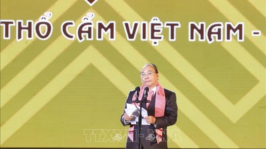Vietnam’s brocade products need to be promoted, positioned: PM