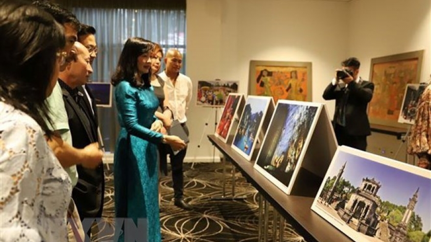 Vietnam’s lacquer paintings and photos introduced in Australia