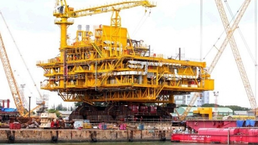 Vietsovpetro launches topsides of super-size platform