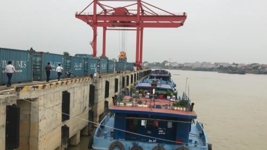 
        Vinalines’ container shipping centre to debut
                              