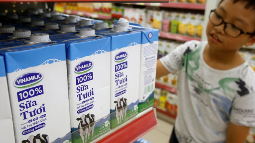 Vietnam’s govt urged to sell entire stake in dairy giant Vinamilk