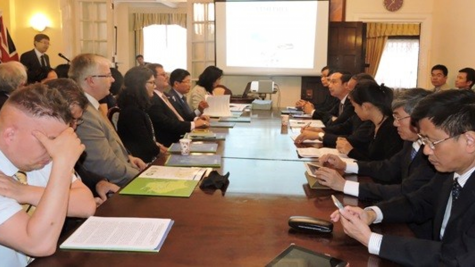 Vinh Phuc calls for UK investments
