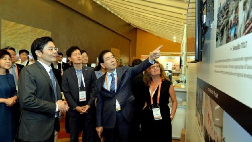 Vietnam attends World Cities Summit in Singapore