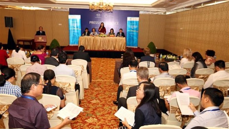 
        APEC forum adopts statement to enhance women’s empowerment
                              