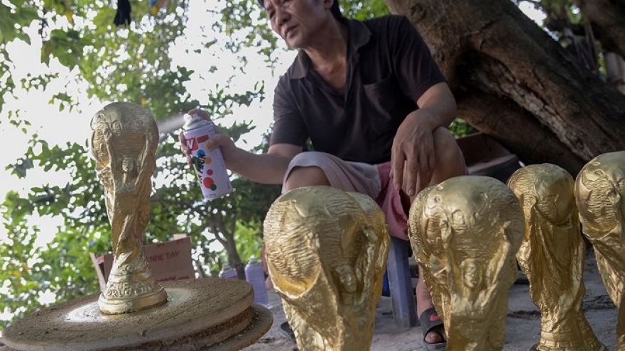 Hanoi’s plaster copies of World Cup Trophy exported to Russia