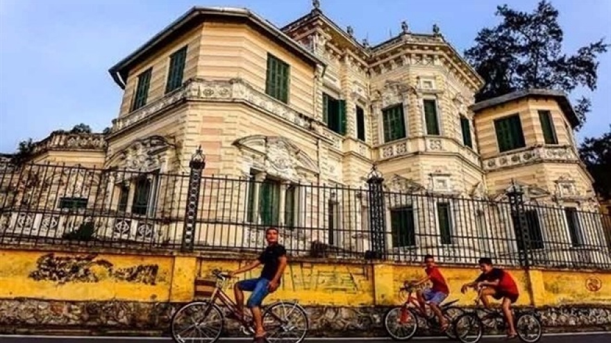 Walking tour helps visitors discover Hanoi