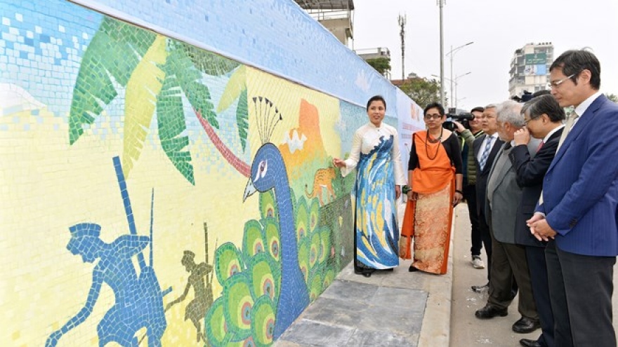 Work on Sri Lanka on Hanoi Ceramic Road unveiled