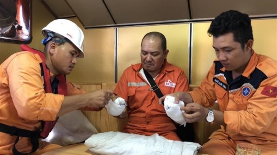 Wounded foreign sailor brought to Khanh Hoa