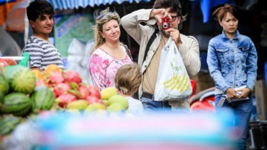 Vietnam’s int’l tourist numbers down for 12th straight month