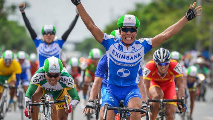 Amateur US team joins Mekong River Delta bicycle race
