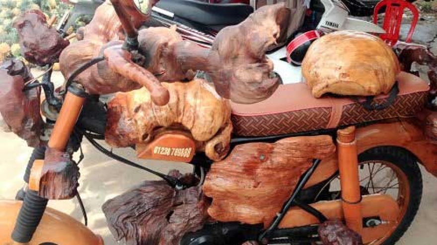Unique wood-made motorcycle in Vietnam