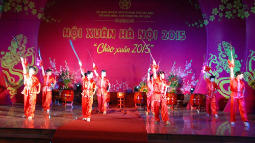 Hanoi welcomes OVs returning home for TET