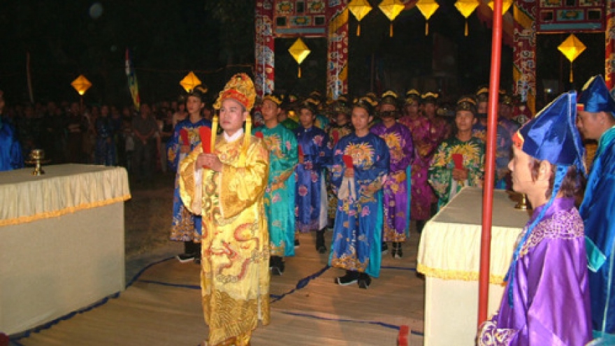 Hue marks old royal ceremony