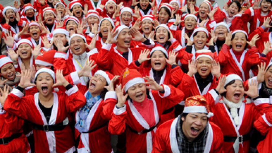 200 Santa Clauses welcome Christmas in Hanoi 