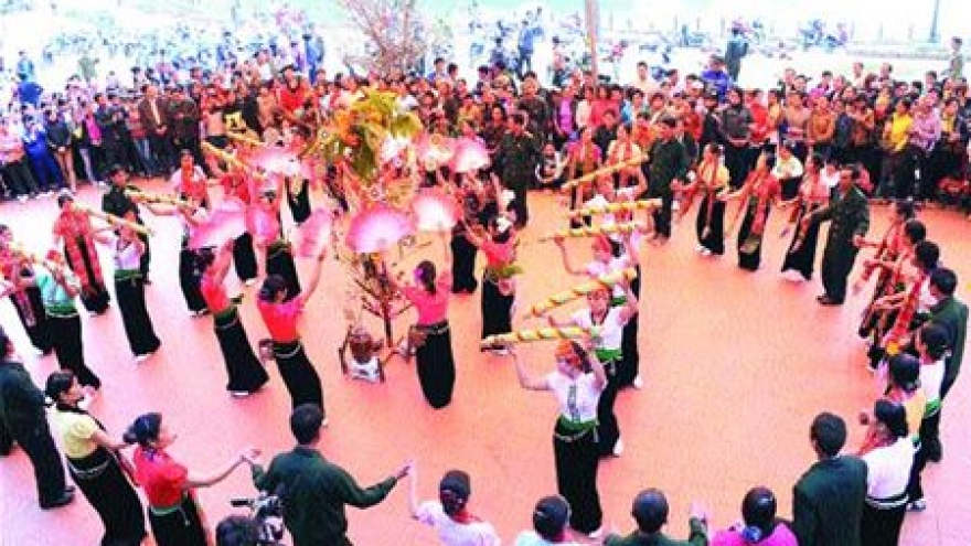 Muong dance teacher embraces rhythm of life