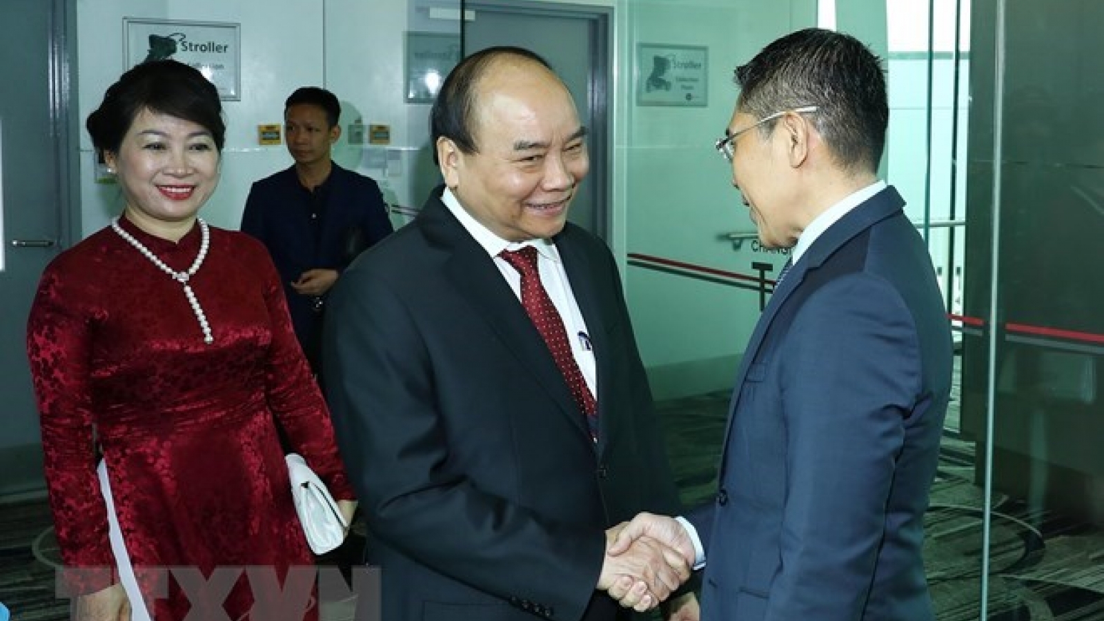 PM arrives in Singapore for 33rd ASEAN Summit