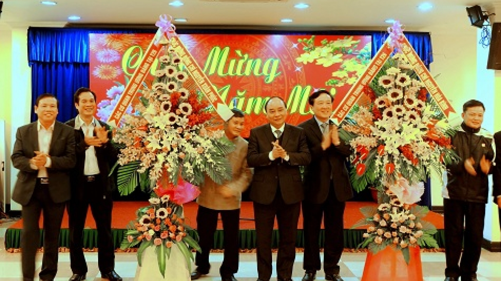 Deputy PM pays Tet visit to Military Zone 5