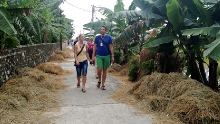Tours of villages attract foreign tourists