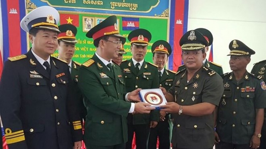 Young Vietnamese army officers join exchange in Cambodia