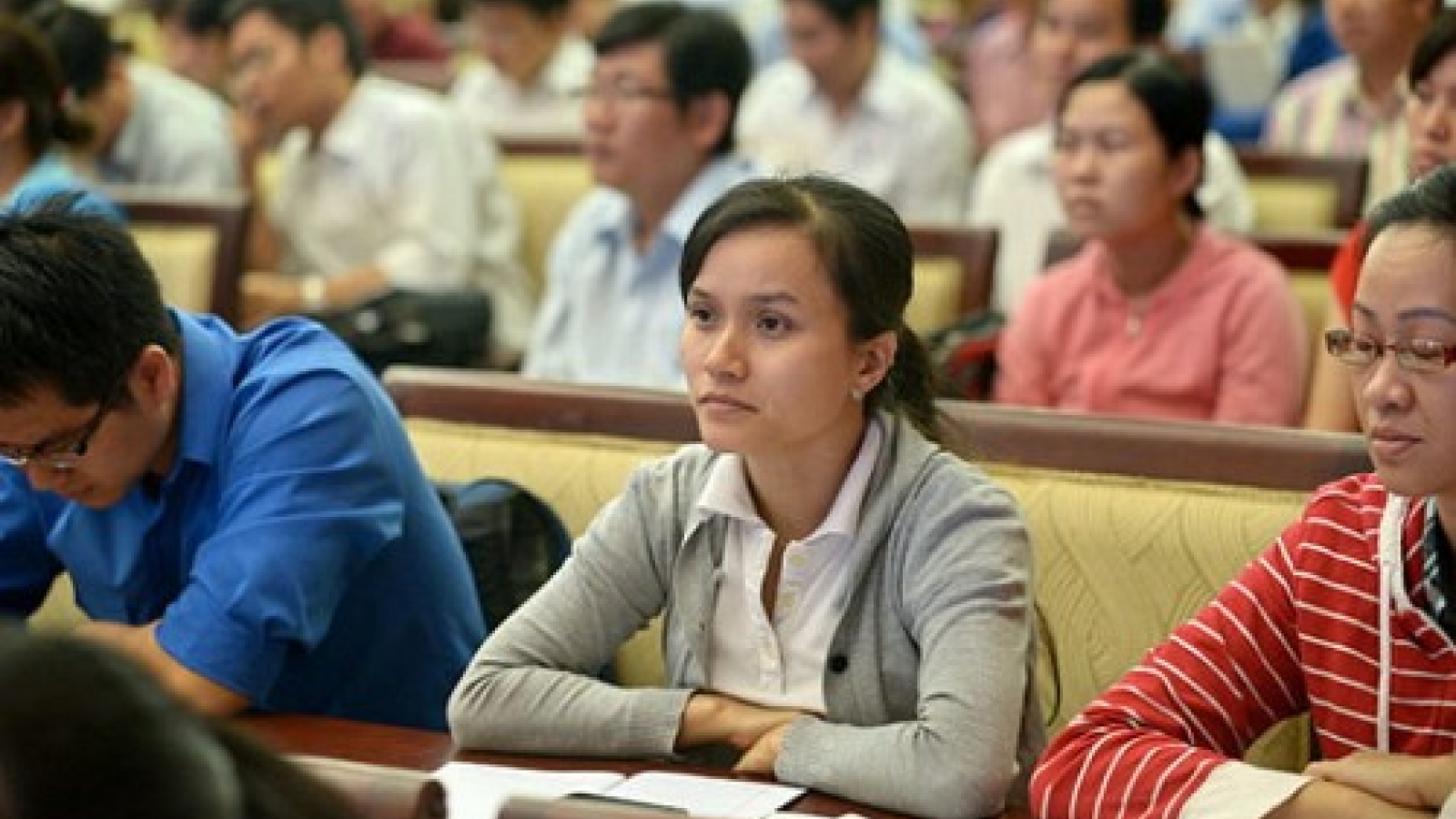 Salary of Vietnam’s public servants only meets 50% of living standards