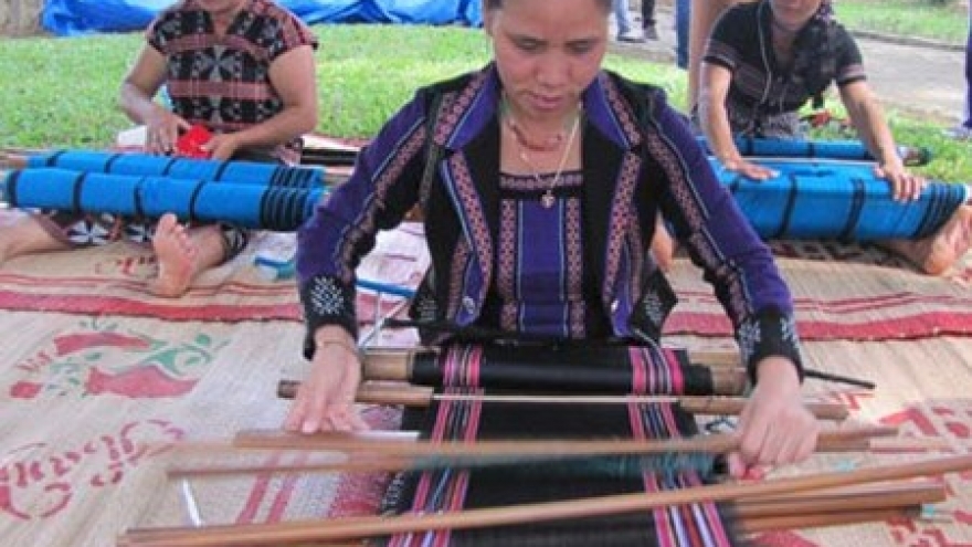 “Zeng” weaving becomes national intangible cultural heritage