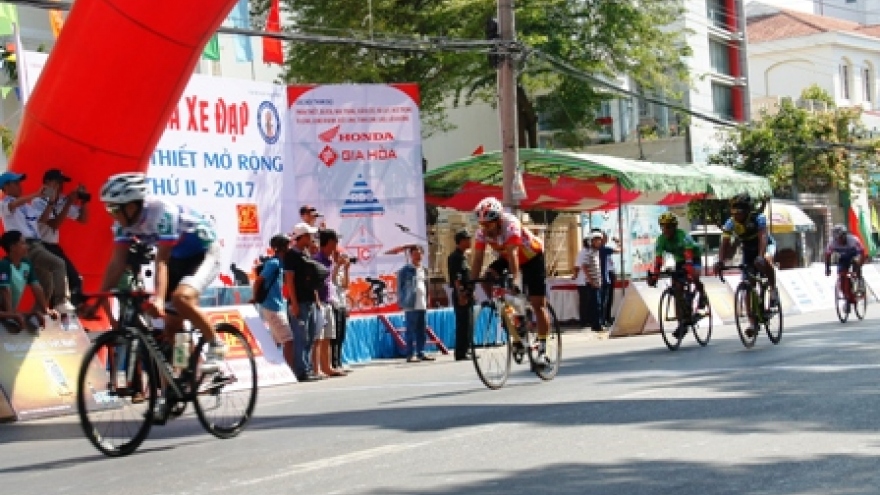 Racing underway at Juniors Cycling Nationals in Binh Thuan