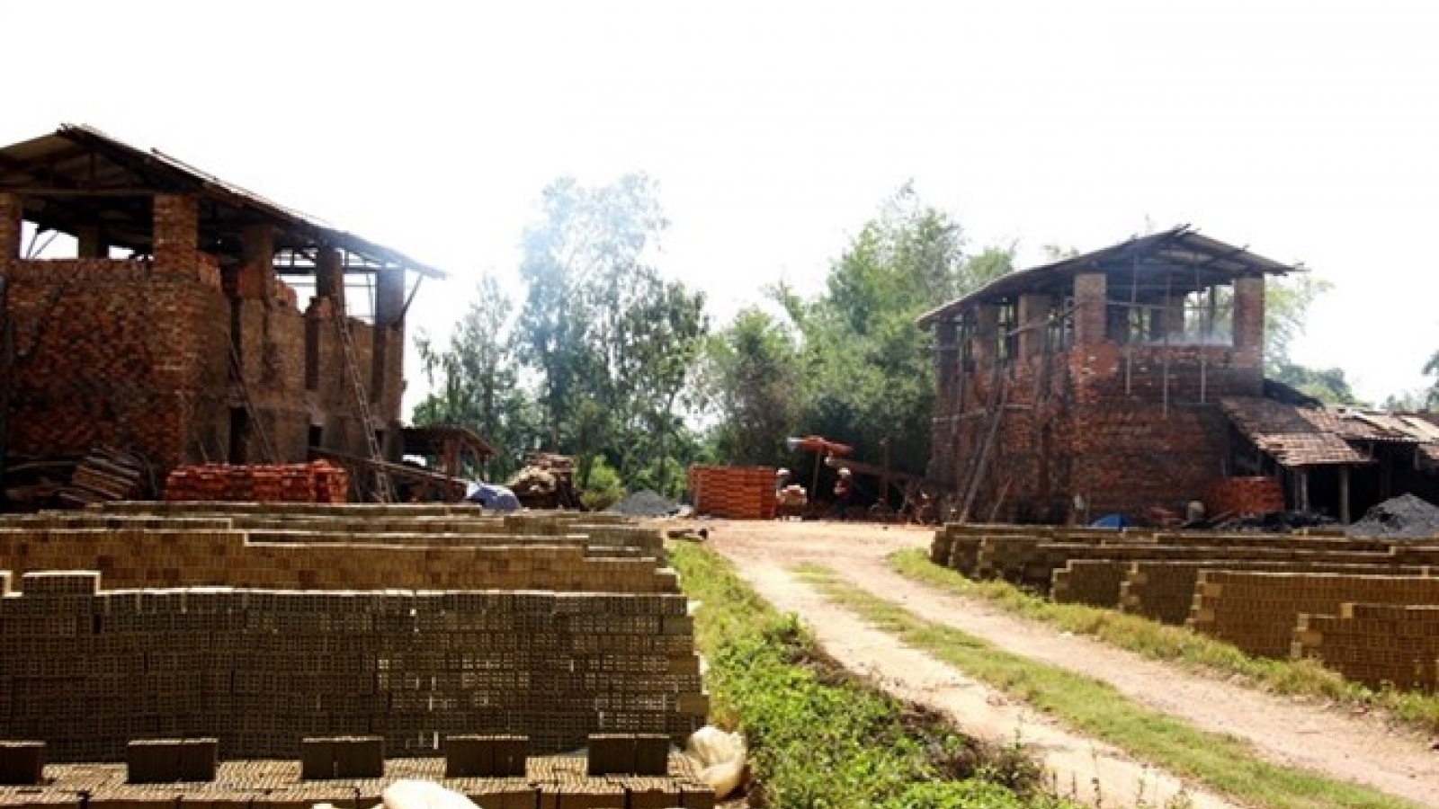 Dong Nai set to close handicraft brick-kilns by year end