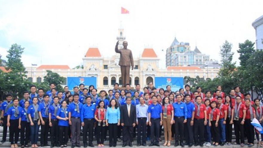 HCM City youths join volunteer activities in Laos