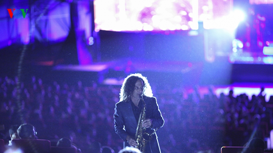 Kenny G impresses Hanoi audiences