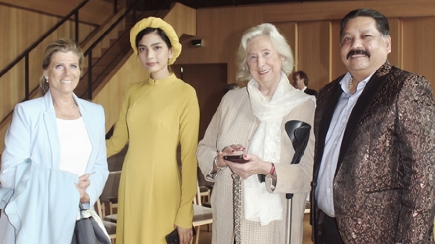 Truong Thi May wows whilst in an Ao Dai in Belgium 