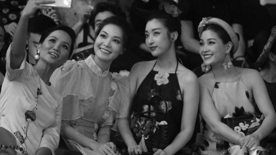 Vietnamese beauties shine at Thuy Nguyen’s Ao dai fashion show
