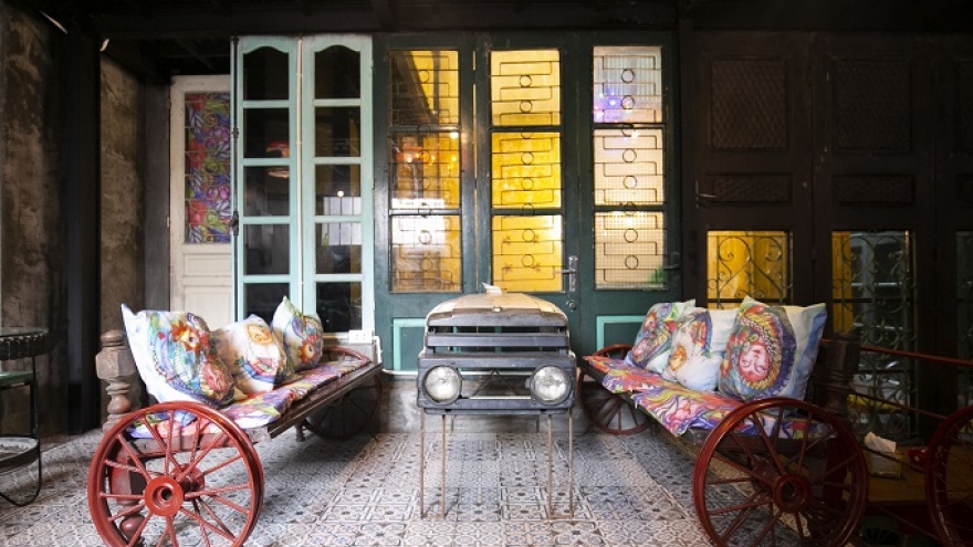 Hanoi café wheels into a new level of recycling
