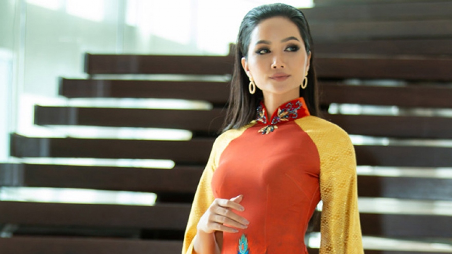H’Hen Nie wows Thai crowds with Ao Dai performance