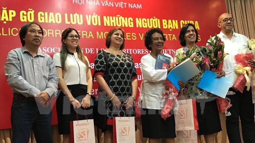 Vietnamese, Cuban writers share experience