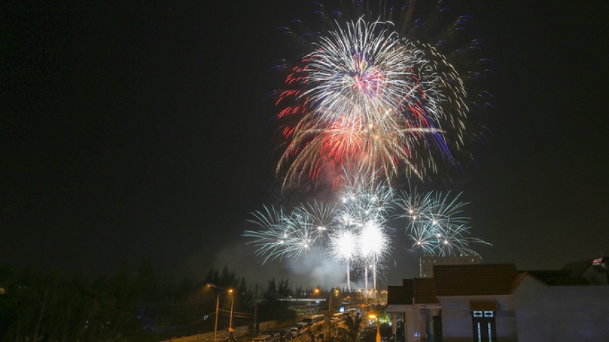 21 minute firework show welcomes APEC leaders