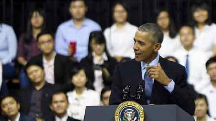 
        In photo: US President talks with YSEALI people
                          
                      