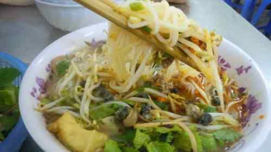 10 essential street foods of Hanoi