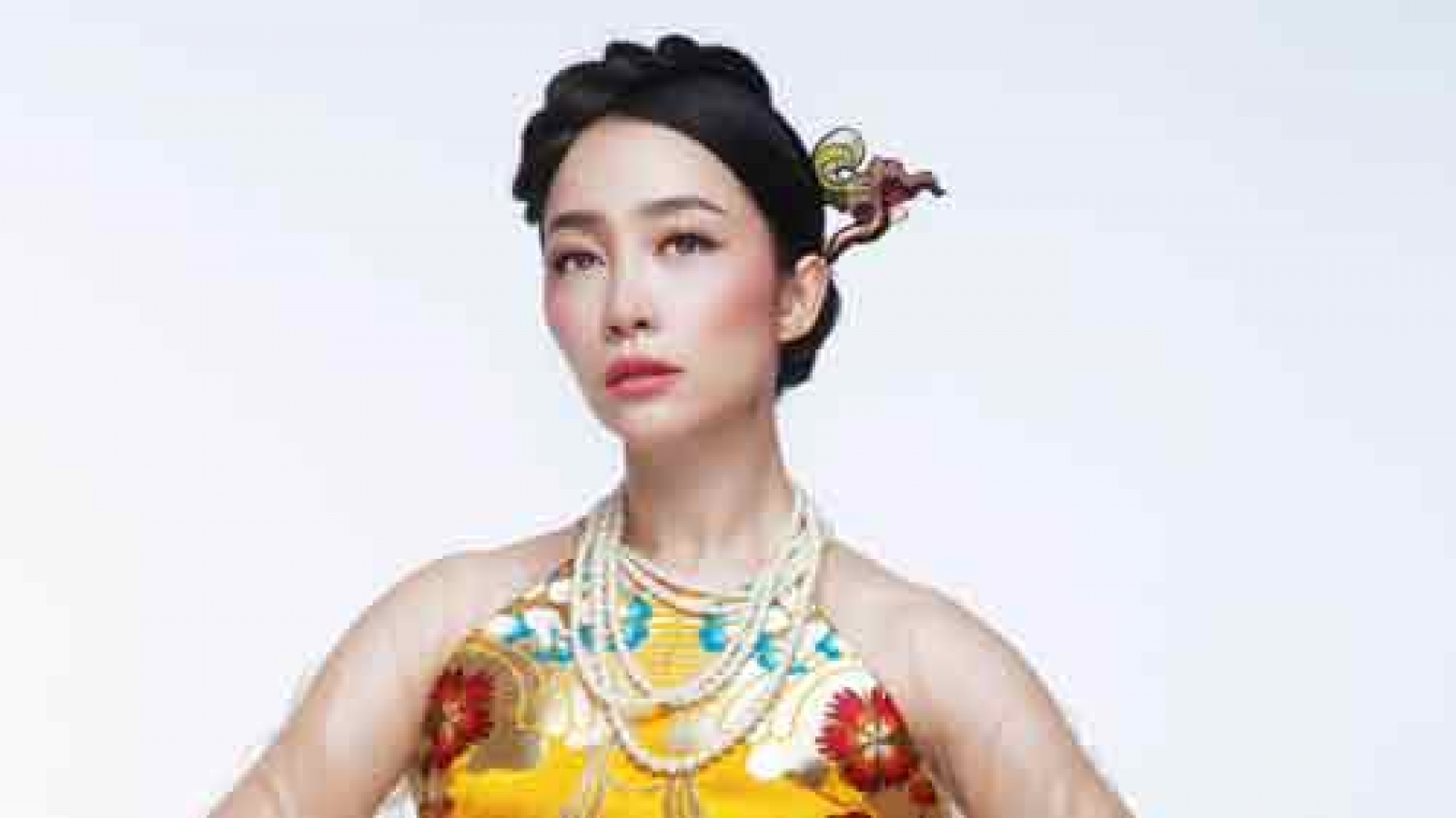 Duc Hung jets off to US for Ao Dai fashion show