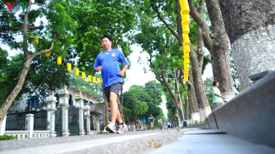 New Walking Plaza gentrifies Hoan Kiem Lake 